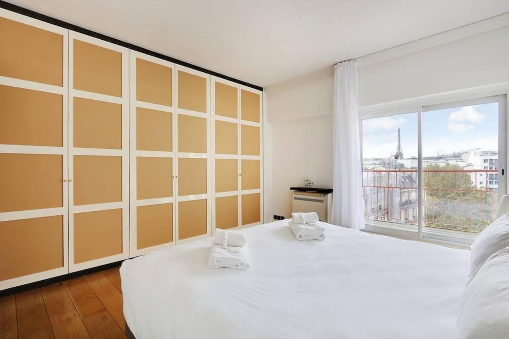 Penthouse Champs Elysees, Vue Sur Et La Tour Eiffel * Parijs