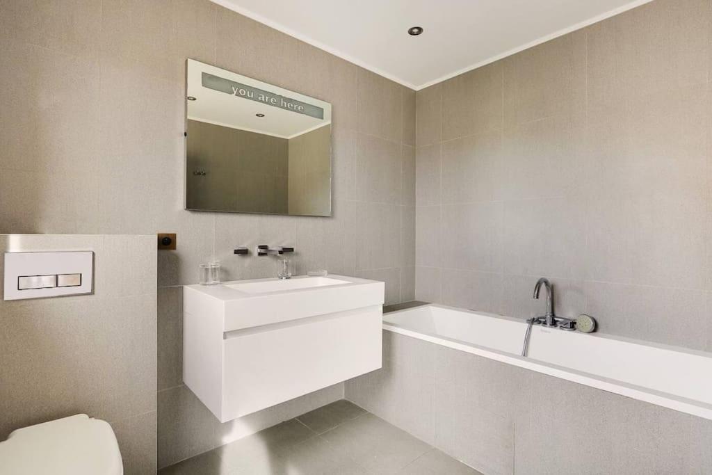Appartement Penthouse Champs Elysees, Vue Sur Et La Tour Eiffel